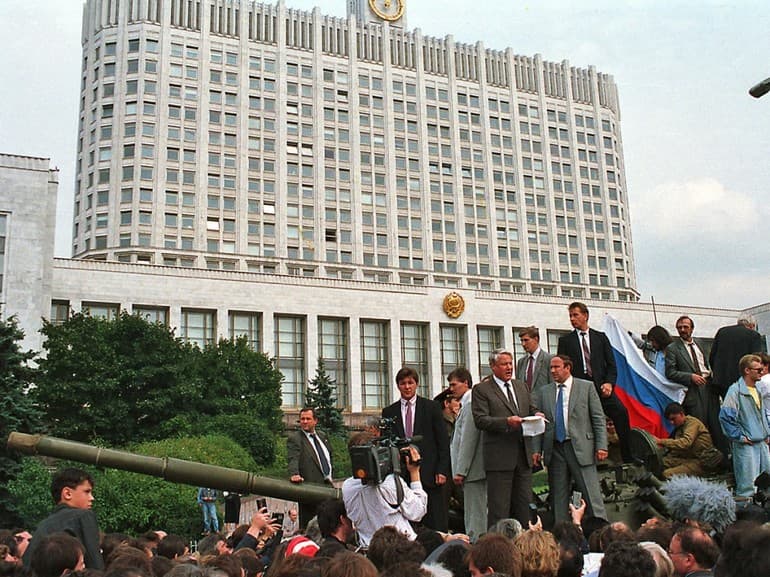 Августовский путч 1991 года &mdash; причины, основные события и итоги переворота