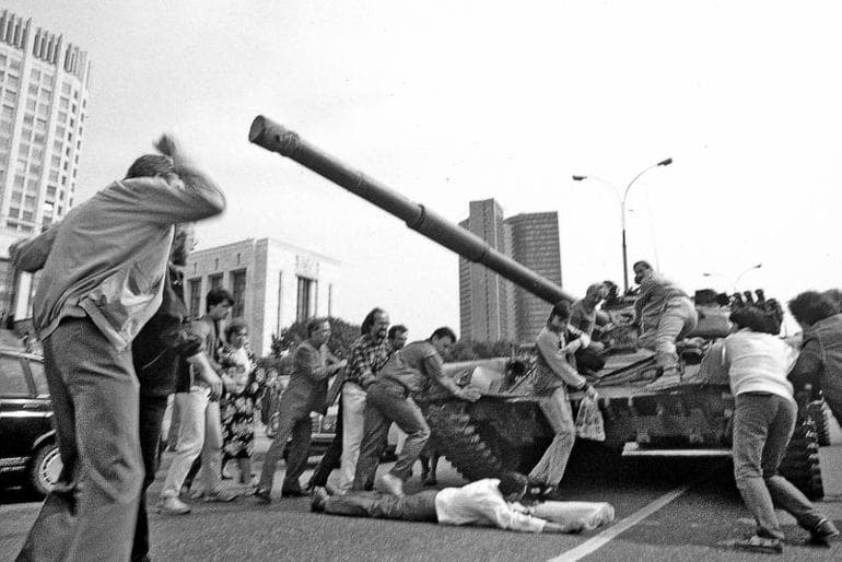 Августовский путч 1991 года &mdash; причины, основные события и итоги переворота