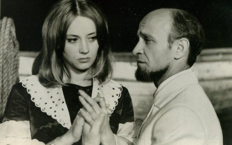 &laquo;Бегущая по волнам&raquo; &mdash; краткое содержание романа  А. Грина по главам