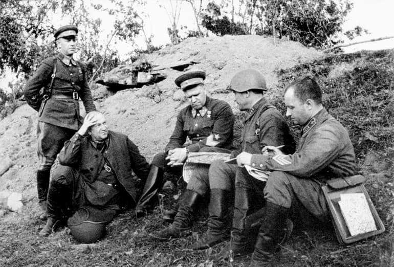 Битва за Берлин (1945) &mdash; наступательная операция за освобождение и капитуляция Германии