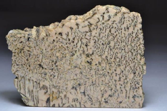 Что такое гранит (2 класс, окружающий мир) – дополнительные сведения для детей, описание для доклада кратко