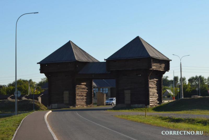 Деревянный или деревяный: как правильно пишется слово?