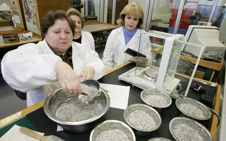 Доклад об алмазе как полезном ископаемом &mdash; описание, свойства и месторождение