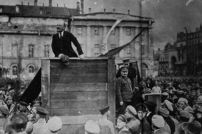 Двоевластие в России 1917 г. — причины, цели и итоги