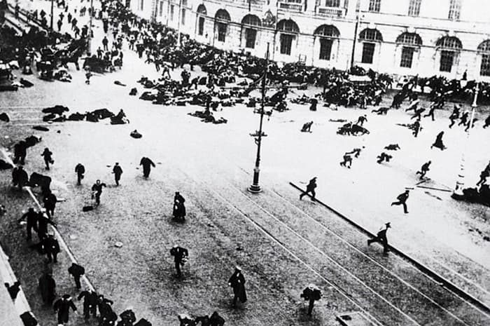 Двоевластие в России 1917 г. — причины, цели и итоги