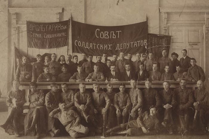 Двоевластие в России 1917 г. — причины, цели и итоги