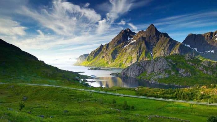 Географическое положение Евразии &ndash; особенности материка, центр (7 класс)