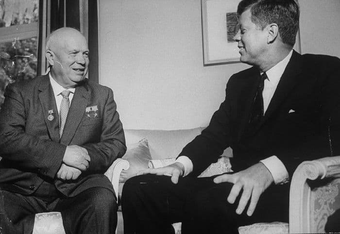 Холодная война кратко о годах начала и конца, апогее и спаде между ссср и сша