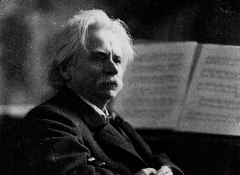 &laquo;Корзина с еловыми шишками&raquo; &mdash; краткое содержание рассказа К.Г. Паустовского