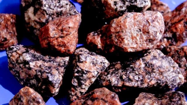 Магматические горные породы – примеры, что относится, список в таблице