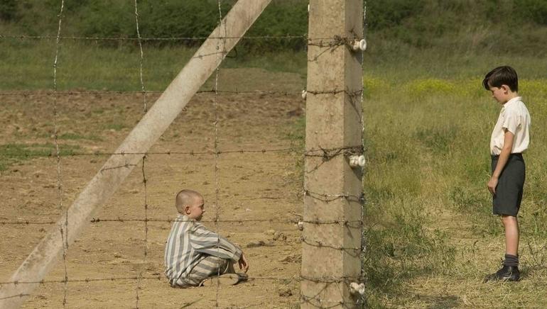 &laquo;Мальчик в полосатой пижаме&raquo; &mdash; краткое содержание романа Джона Бойна