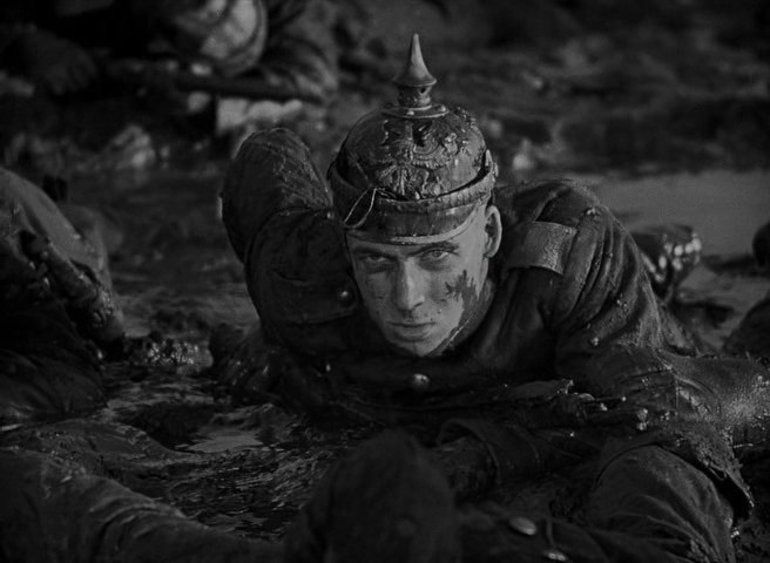 &laquo;На западном фронте без перемен&raquo; &mdash; краткое содержание романа Э.М. Ремарка