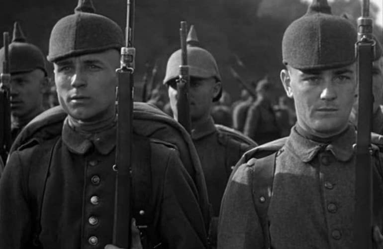 &laquo;На западном фронте без перемен&raquo; &mdash; краткое содержание романа Э.М. Ремарка