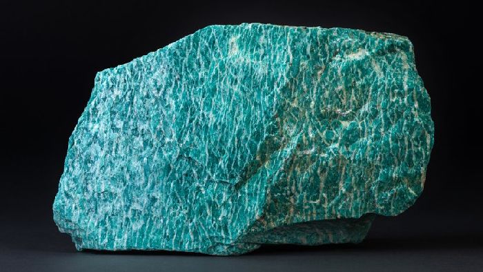 Полевой шпат – сведения о составе минерала, характеристики и описание кратко для сообщения (2 класс, окружающий мир)