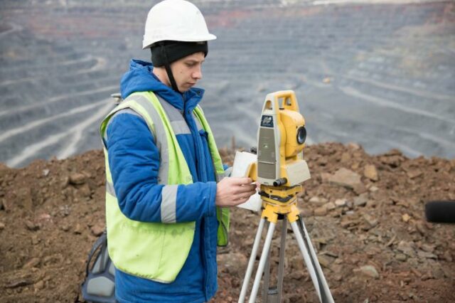 Профессии в промышленности – какие бывают, список кратко (2 класс, окружающий мир)