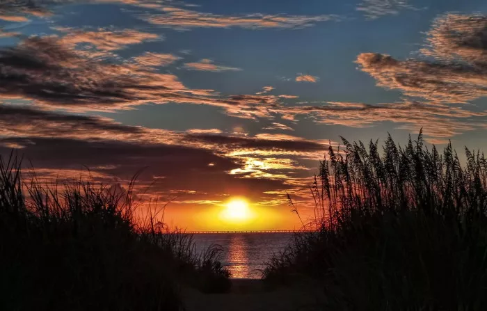 С какой стороны встает и заходит Солнце?