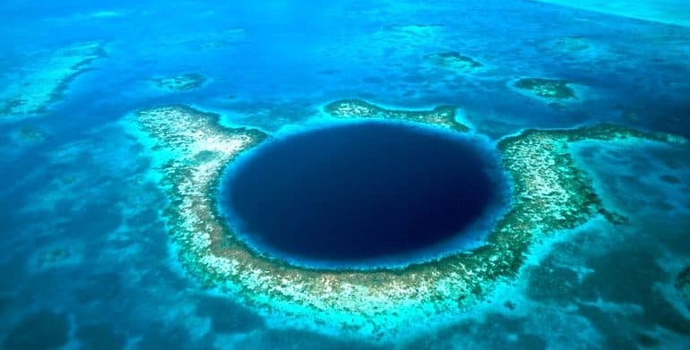 Самая глубокая впадина — Марианский желоб, его географическое положение и глубоководные обитатели