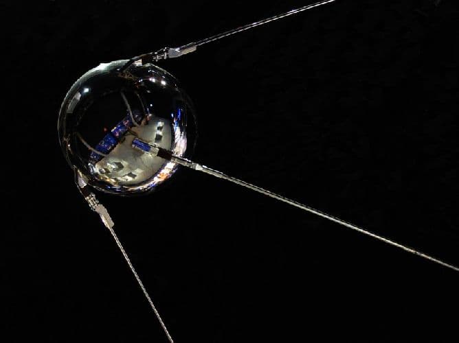 Страна, открывшая путь в космос (окружающий мир, 4 класс)