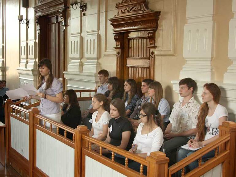 Суд присяжных в России &mdash; история возникновения, развитие и современность