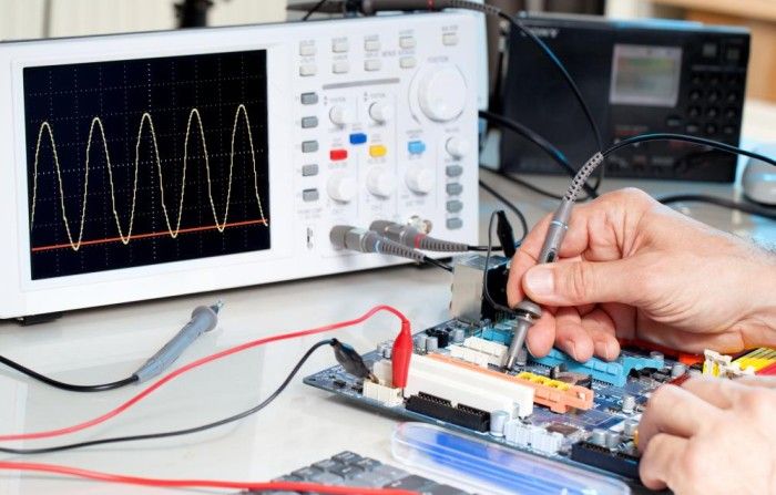 Свободные и вынужденные электромагнитные колебания кратко о колебательном контуре (11 класс)