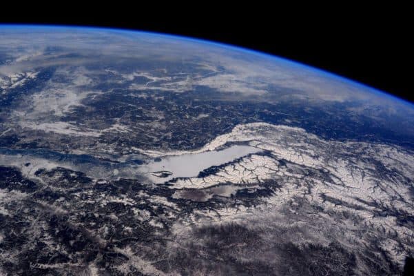 Свойства воздуха (2 класс, окружающий мир), какое позволяет нам видеть?