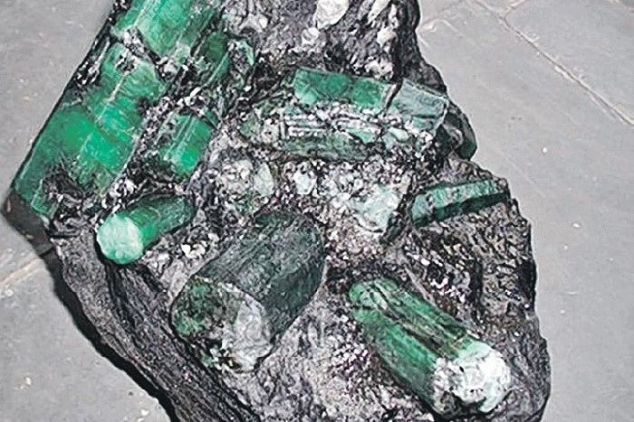 Таблица Полезные ископаемые &ndash;&nbsp;свойства и&nbsp;применение (4 класс, окружающий мир)