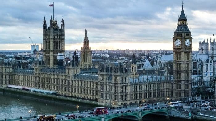 Виги и Тори в Англии и истории &ndash; кратко об&nbsp;ирландском вопросе,&nbsp;социальная базе и&nbsp;религиозные приоритетах