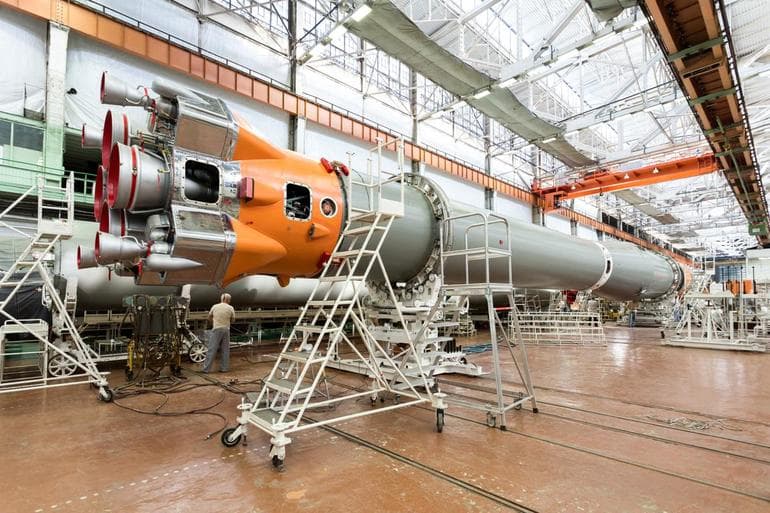 Закон сохранения импульса — определение, условия выполнения и формула